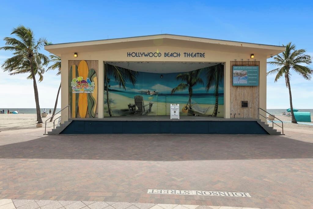 Photo of Others in Hollywood Lakes