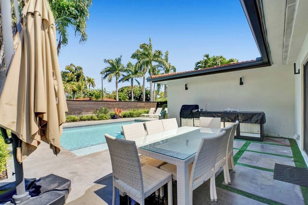 Photo of Outdoor in Hollywood Lakes