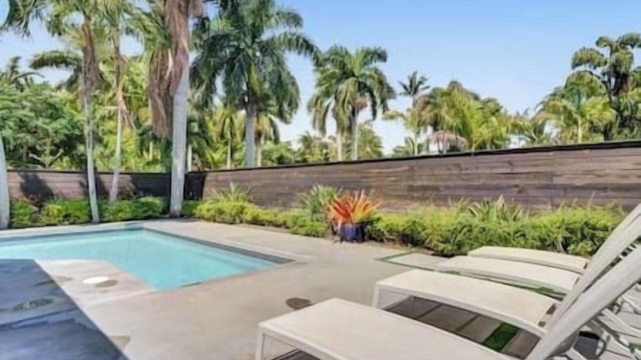 Photo of Outdoor in Hollywood Lakes