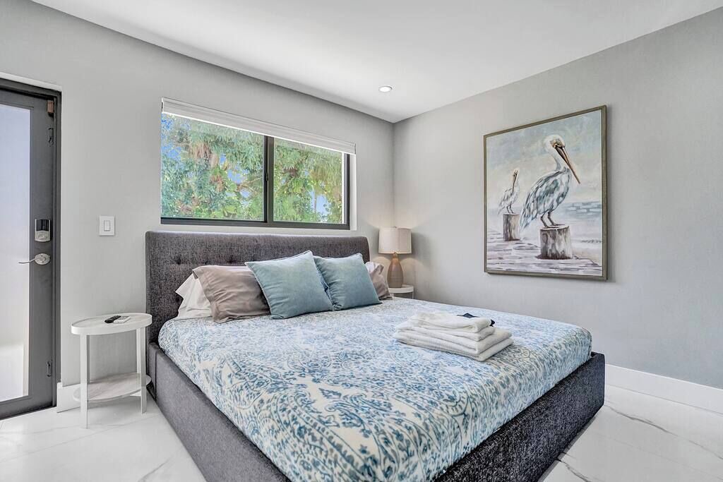 Photo of Bedroom in Hollywood Lakes