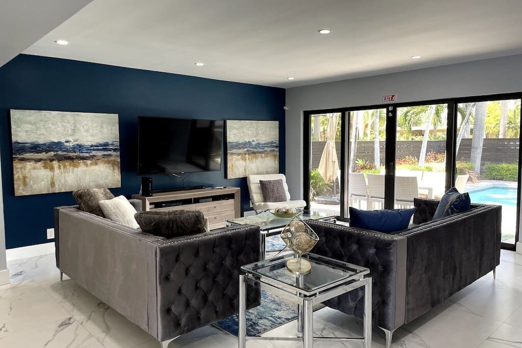 Photo of Livingroom in Hollywood Lakes