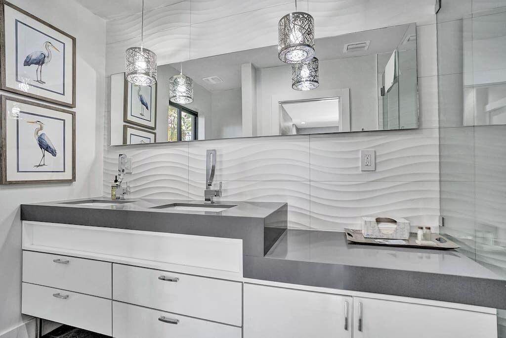 Photo of Bathroom in Hollywood Lakes