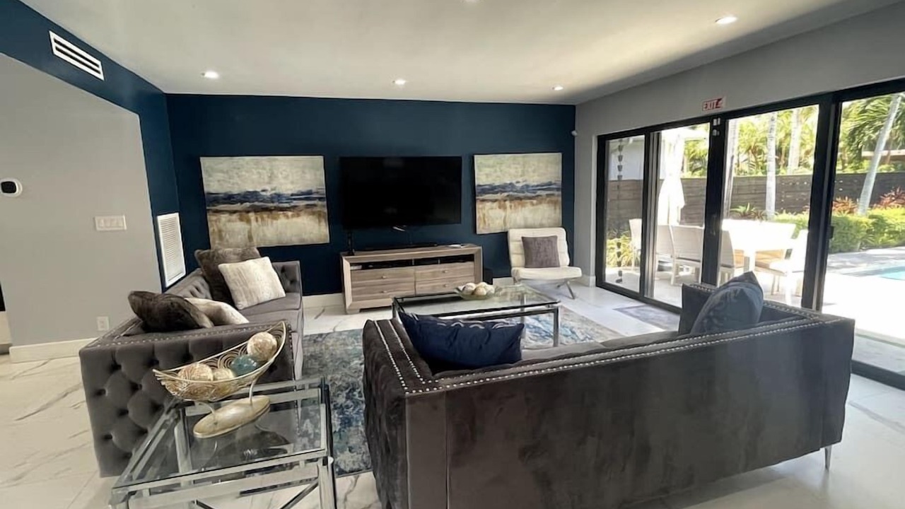 Photo of Livingroom in Hollywood Lakes