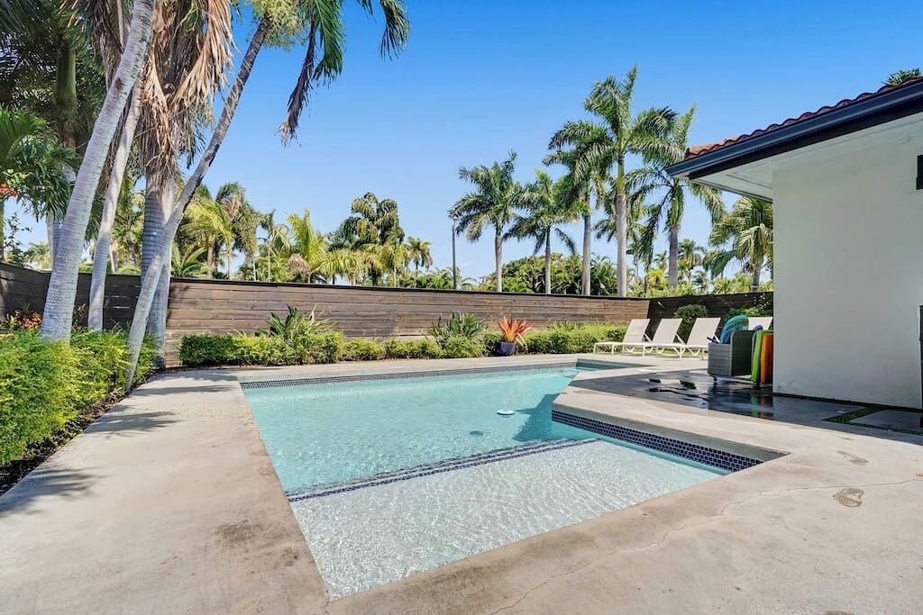 Photo of Outdoor in Hollywood Lakes