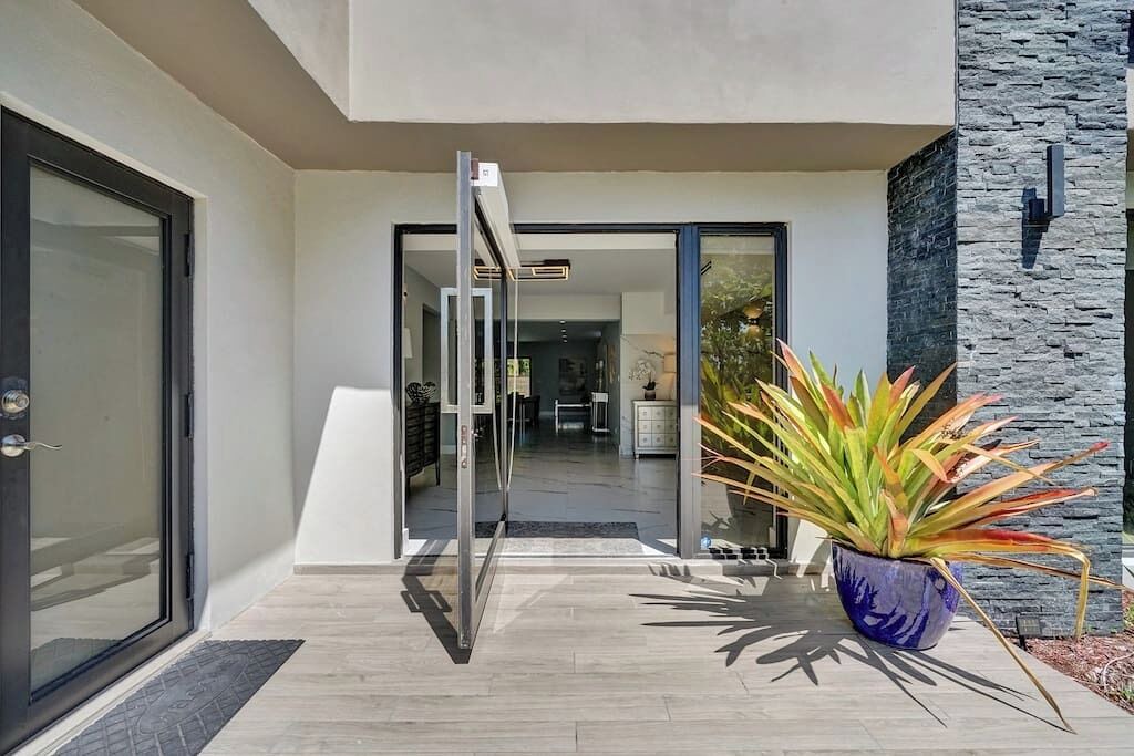 Photo of Outdoor in Hollywood Lakes