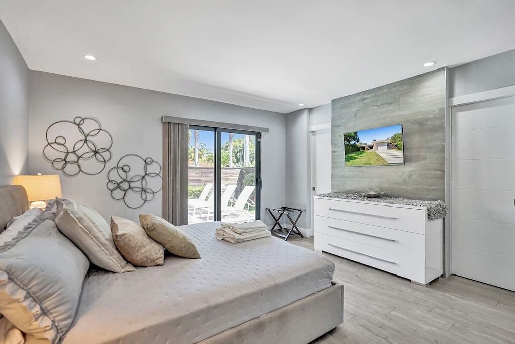 Photo of Bedroom in Hollywood Lakes