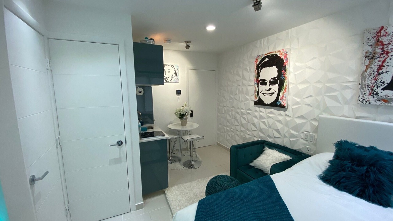 Photo of Bedroom in Downtown Hollywood