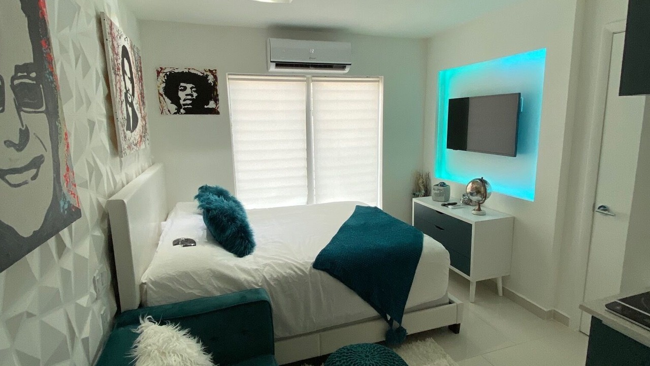 Photo of Bedroom in Downtown Hollywood