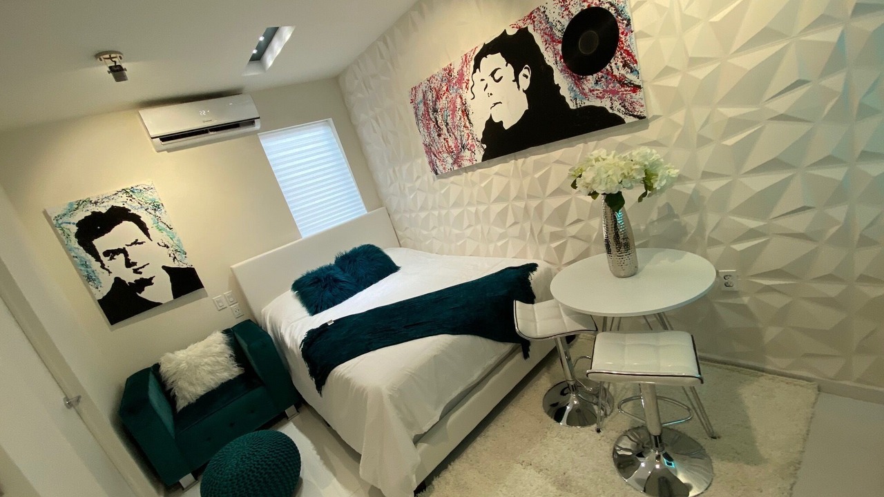 Photo of Bedroom in Downtown Hollywood