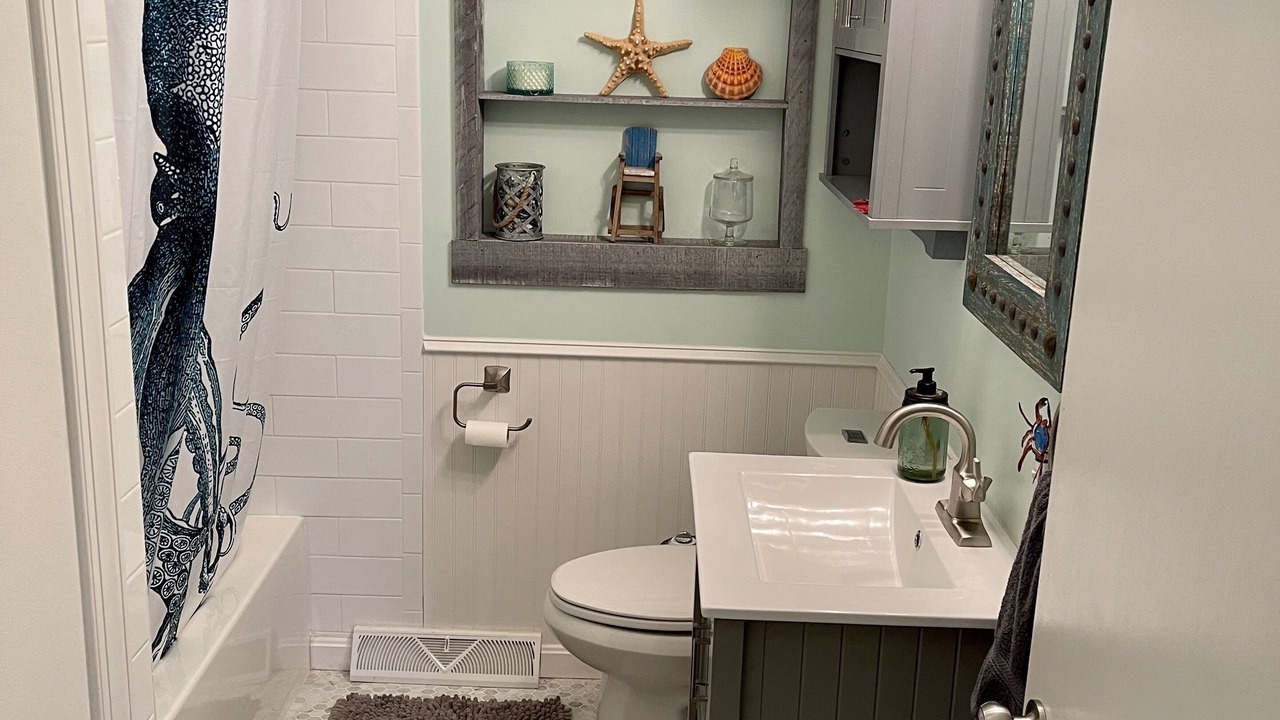 Photo of Bathroom in Colonial Beach