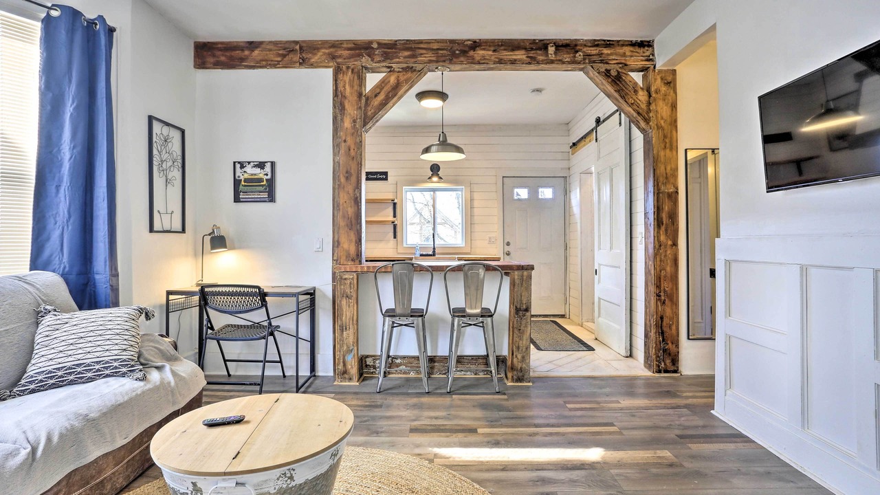 Photo of Livingroom in Forest Hill