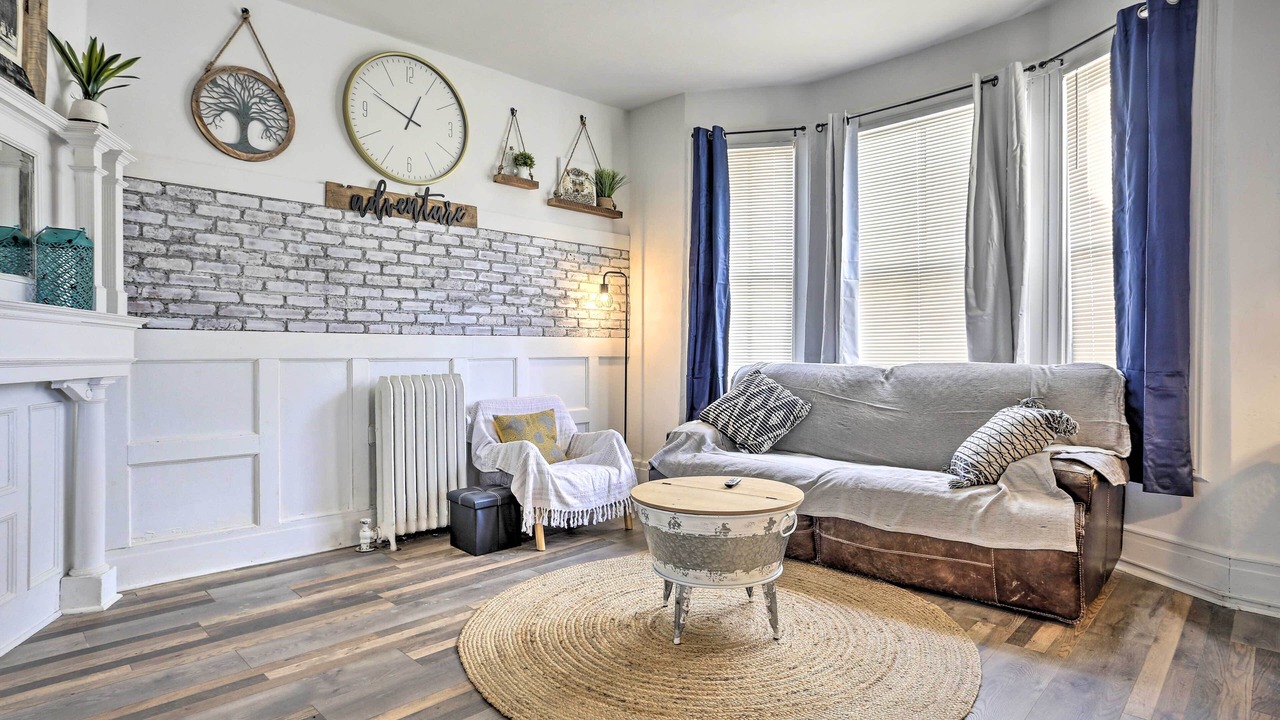 Photo of Livingroom in Forest Hill