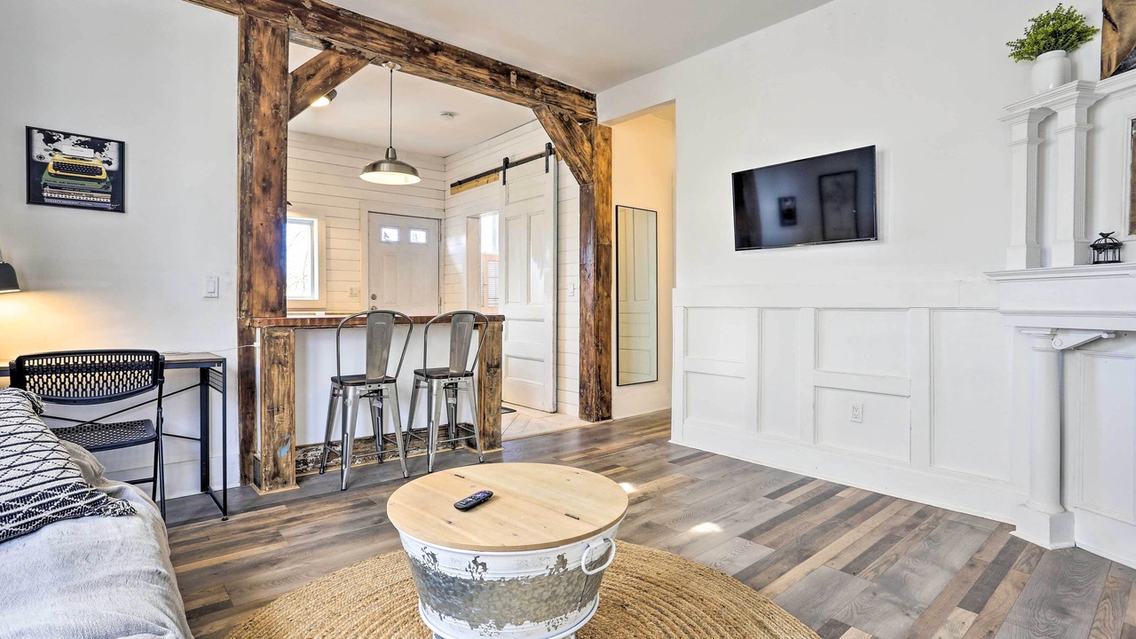 Photo of Livingroom in Forest Hill