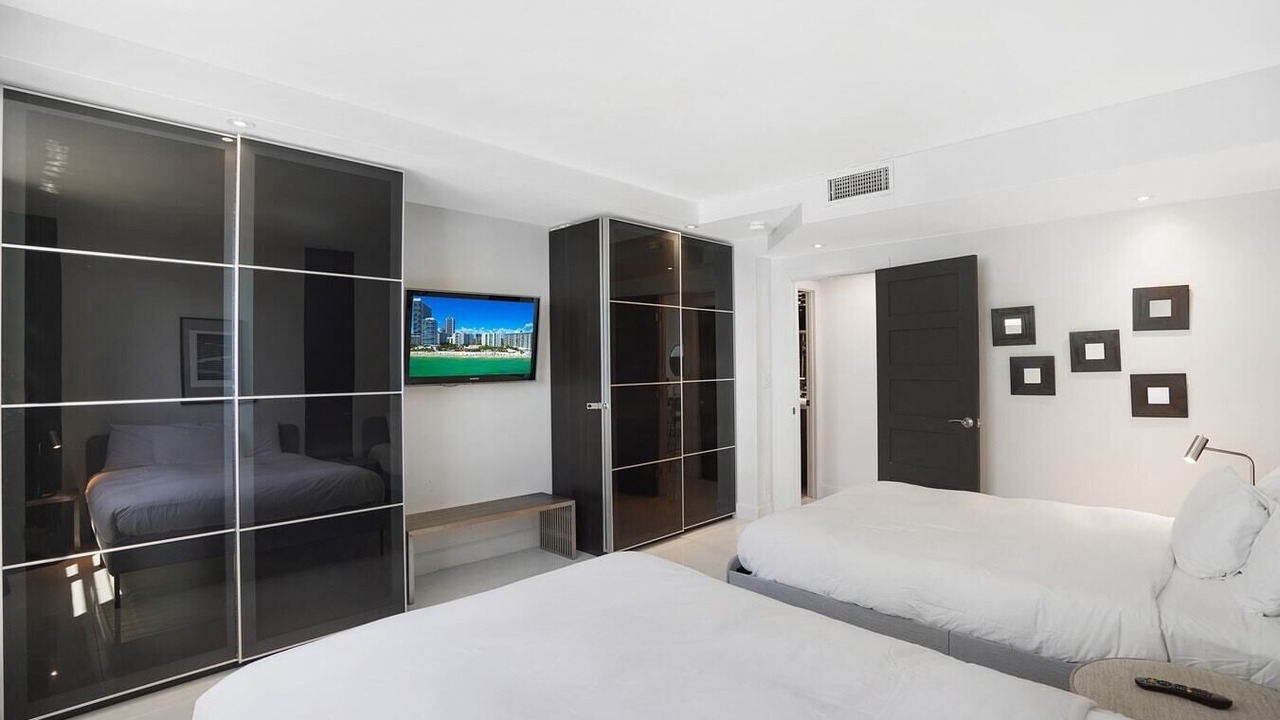 Photo of Bedroom in Hollywood South Central Beach