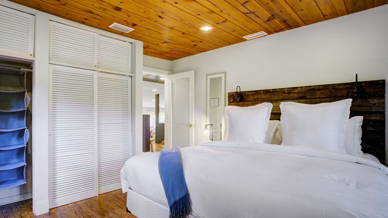 Photo of Bedroom in South Middle River