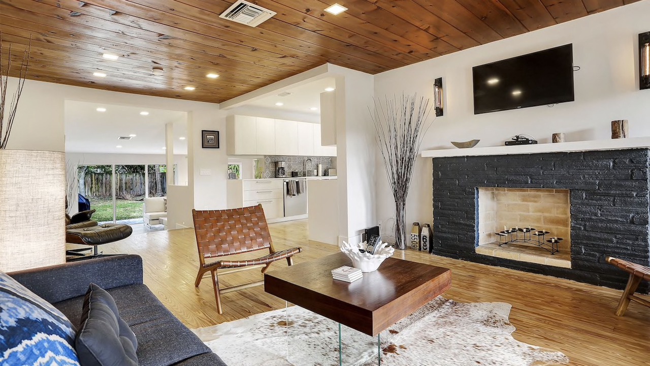 Photo of Livingroom in South Middle River