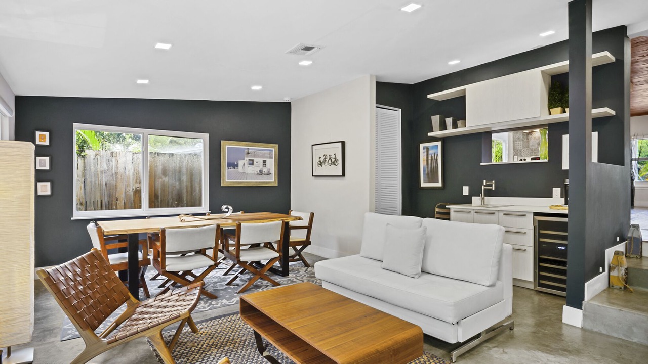 Photo of Livingroom in South Middle River