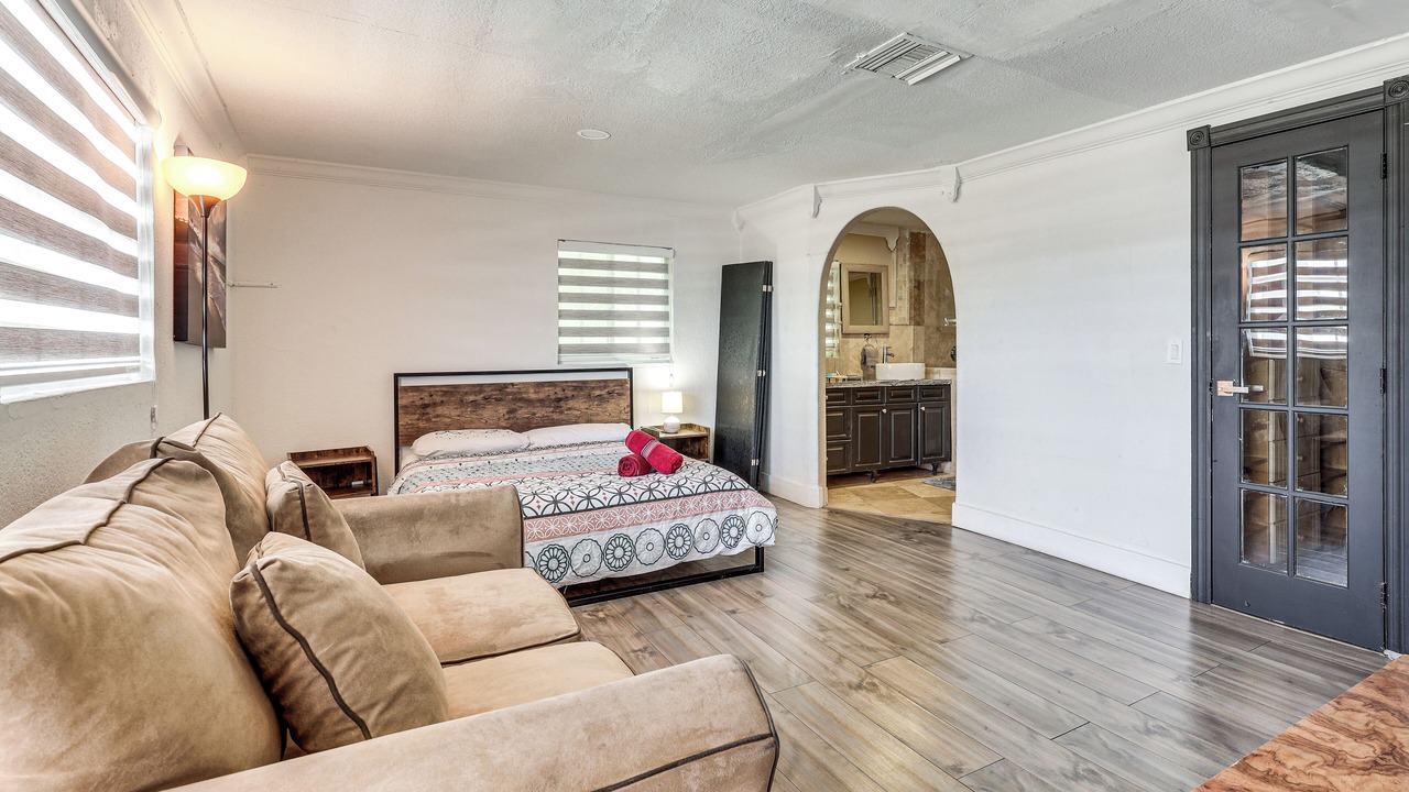 Photo of Bedroom in Miami Gardens