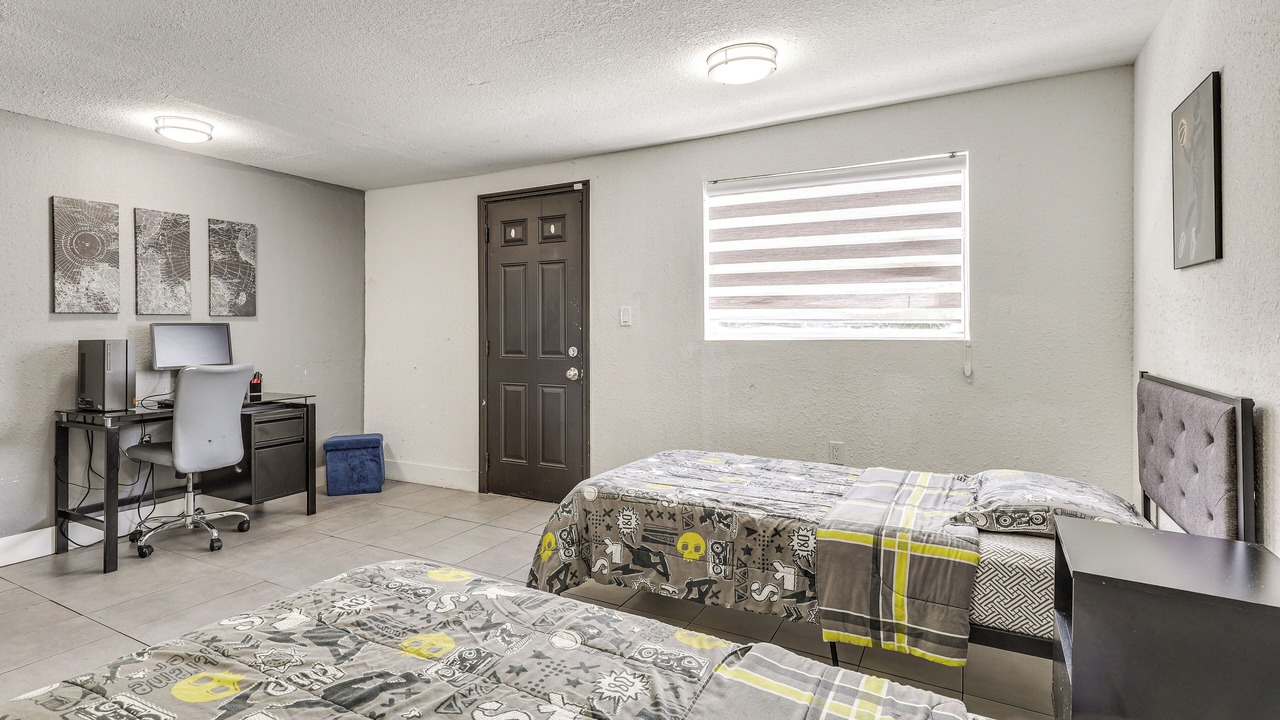 Photo of Bedroom in Miami Gardens