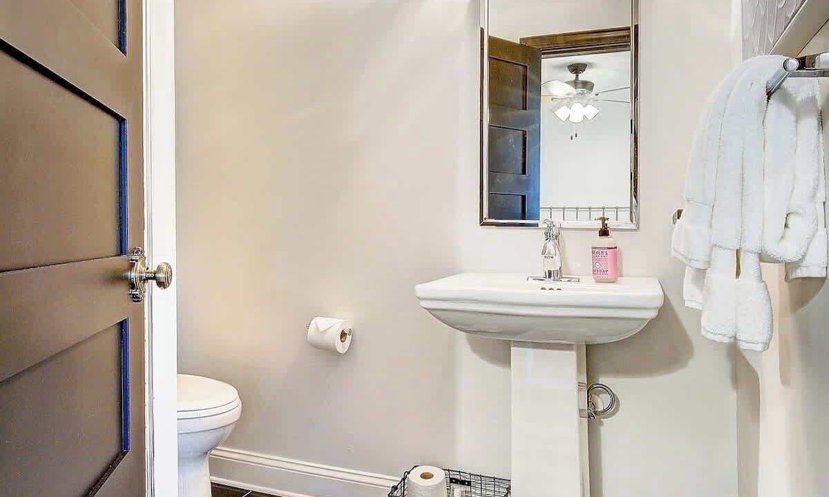 Photo of Bathroom in Lusby
