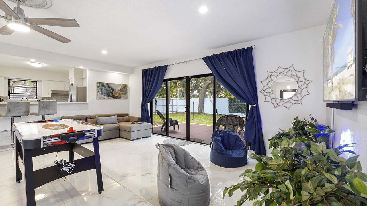 Photo of Livingroom in Miami Gardens