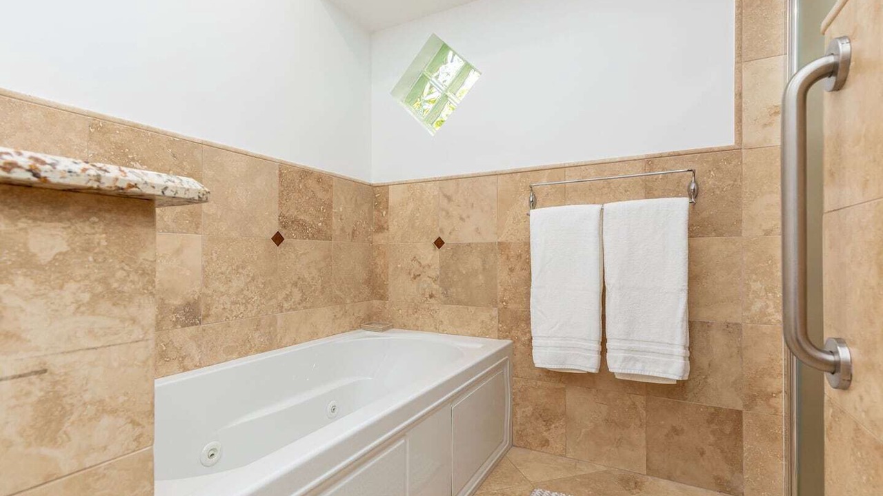 Photo of Bathroom in Hollywood Lakes