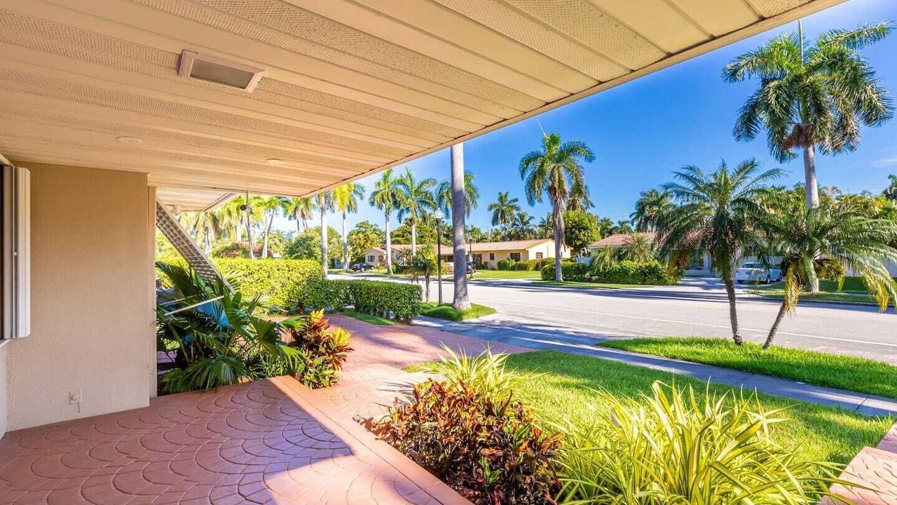 Photo of Outdoor in Hollywood Lakes