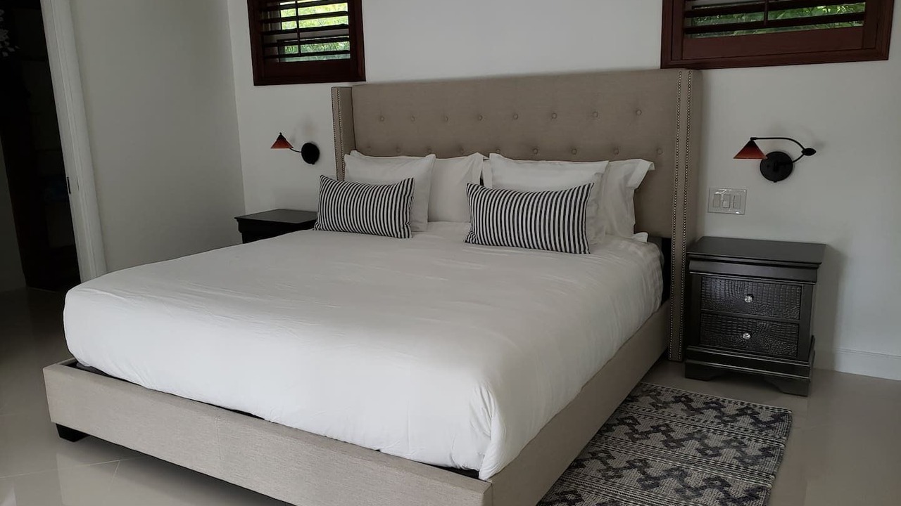 Photo of Bedroom in Hollywood Lakes