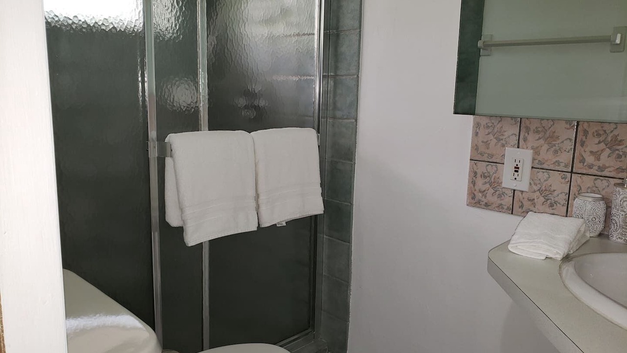 Photo of Bathroom in Hollywood Lakes
