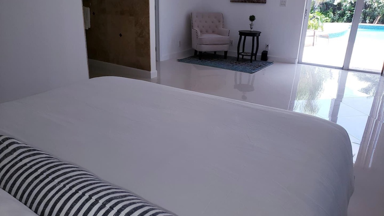 Photo of Bedroom in Hollywood Lakes
