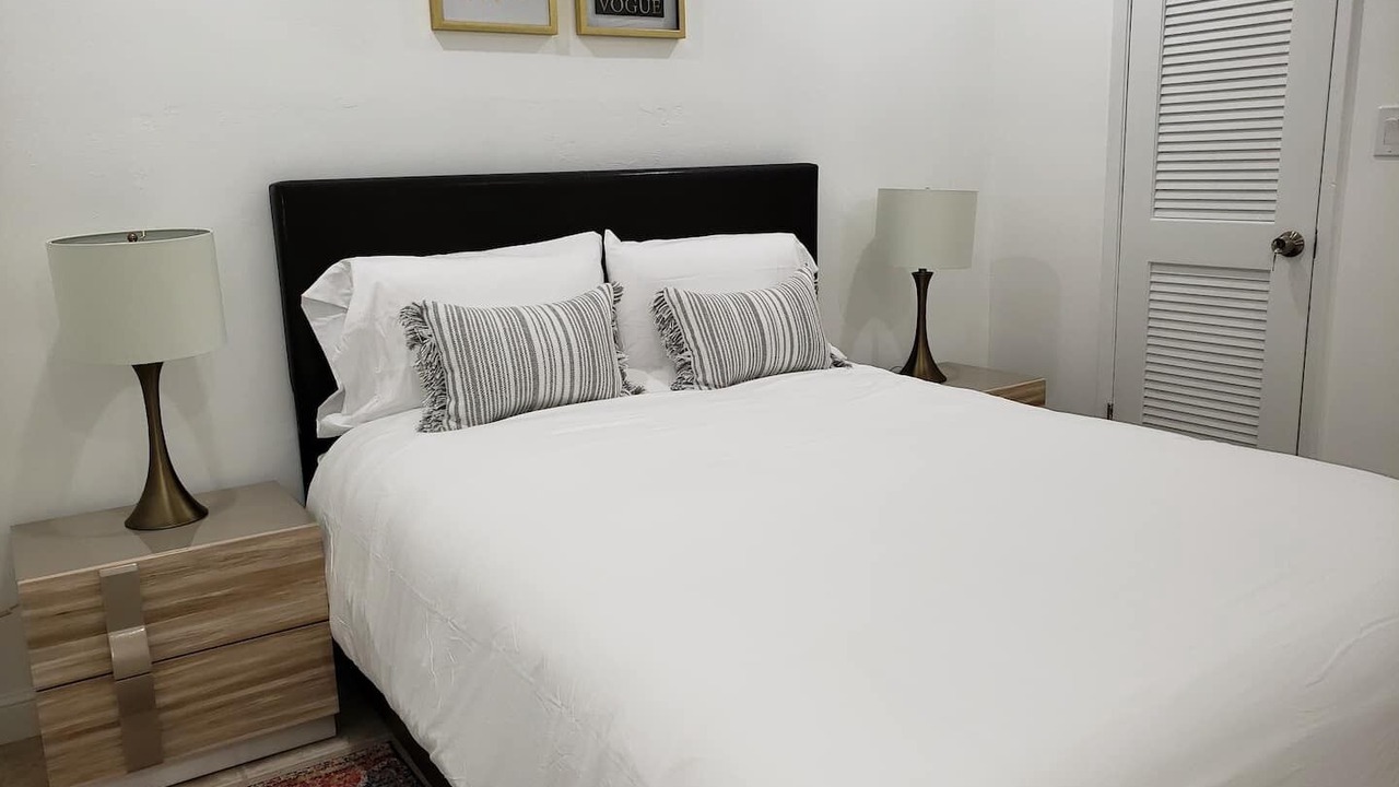 Photo of Bedroom in Hollywood Lakes