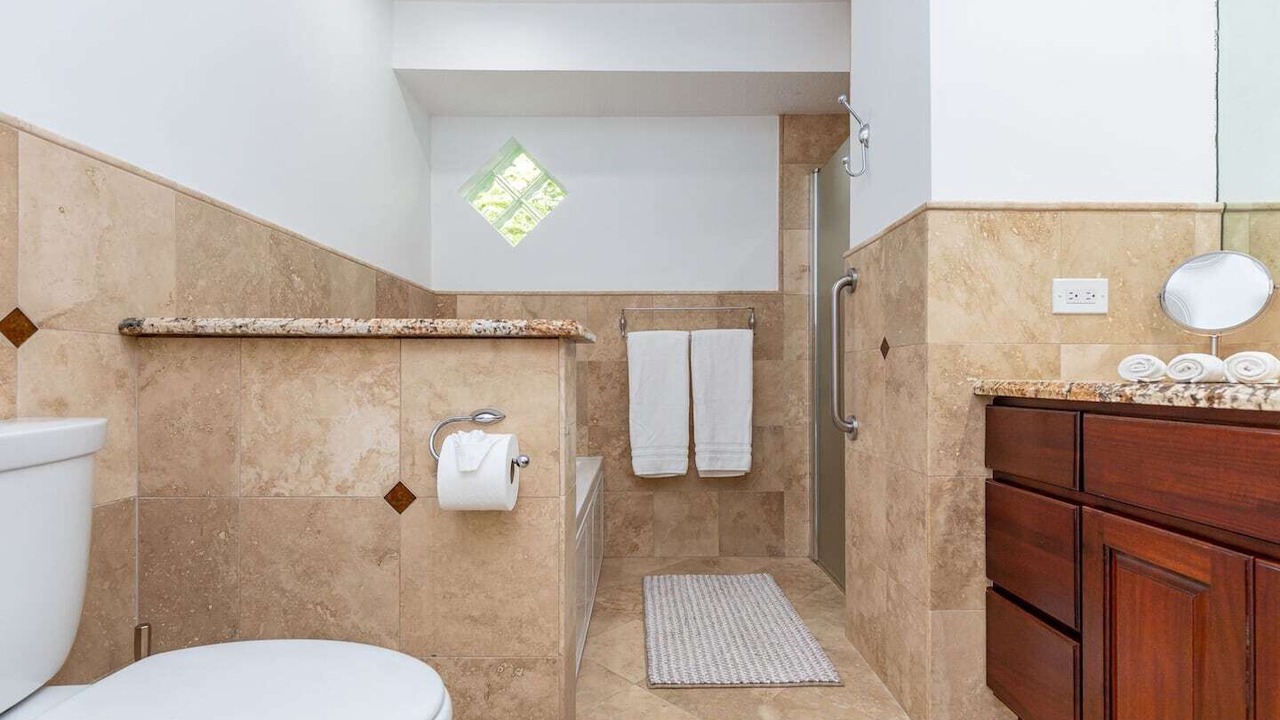 Photo of Bathroom in Hollywood Lakes