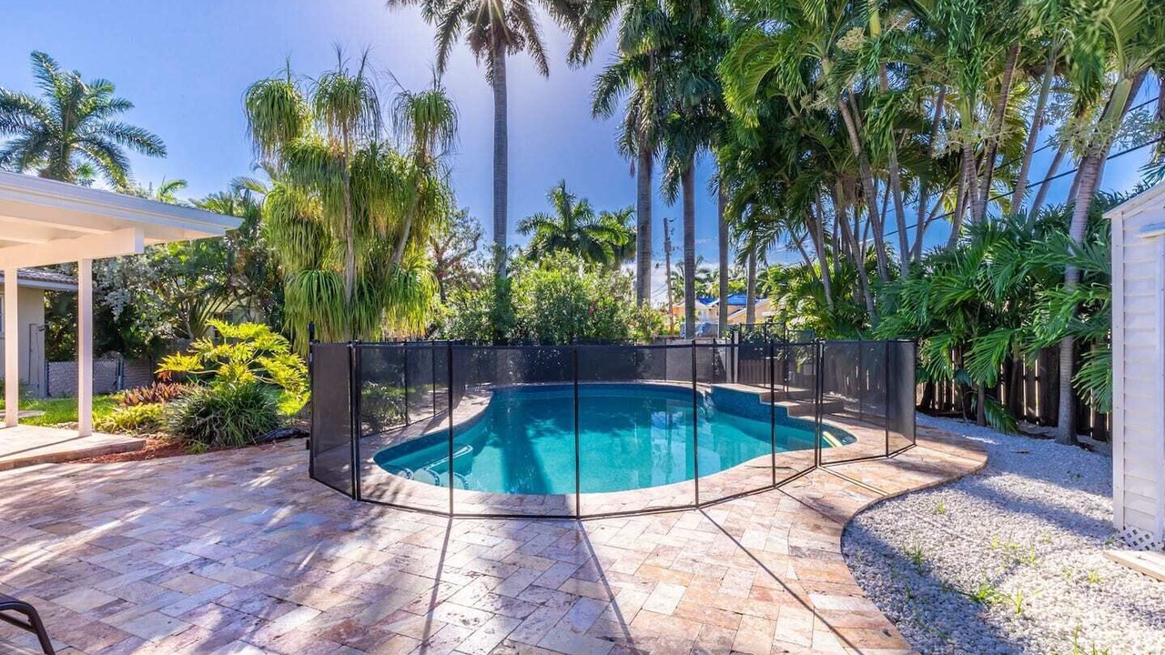 Photo of Outdoor in Hollywood Lakes
