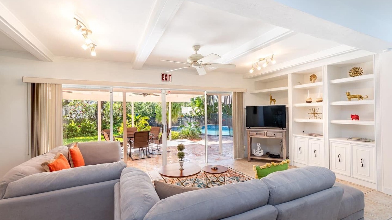 Photo of Livingroom in Hollywood Lakes