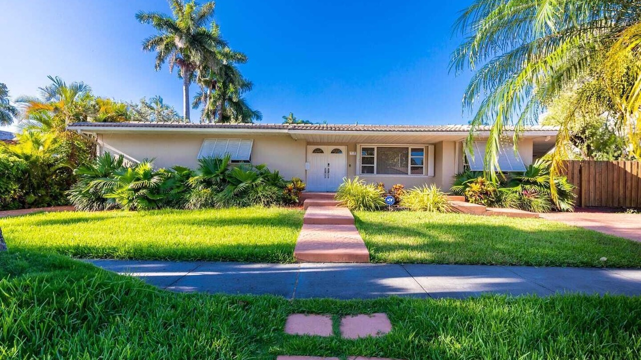 Photo of Outdoor in Hollywood Lakes