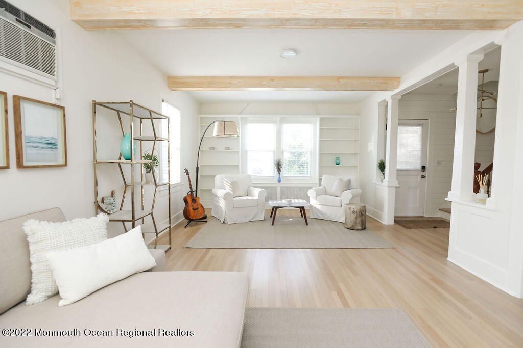Photo of Livingroom in Long Branch