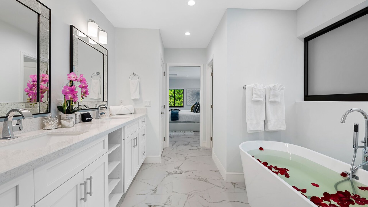 Photo of Bathroom in Harbour Inlet