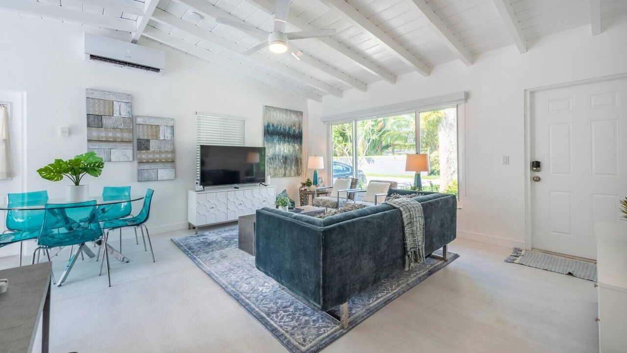 Photo of Livingroom in Middle River Terrace