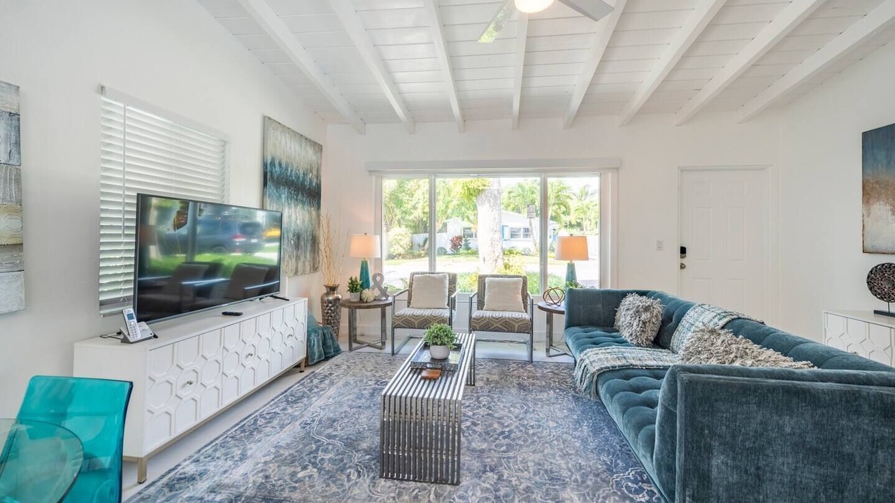 Photo of Livingroom in Middle River Terrace