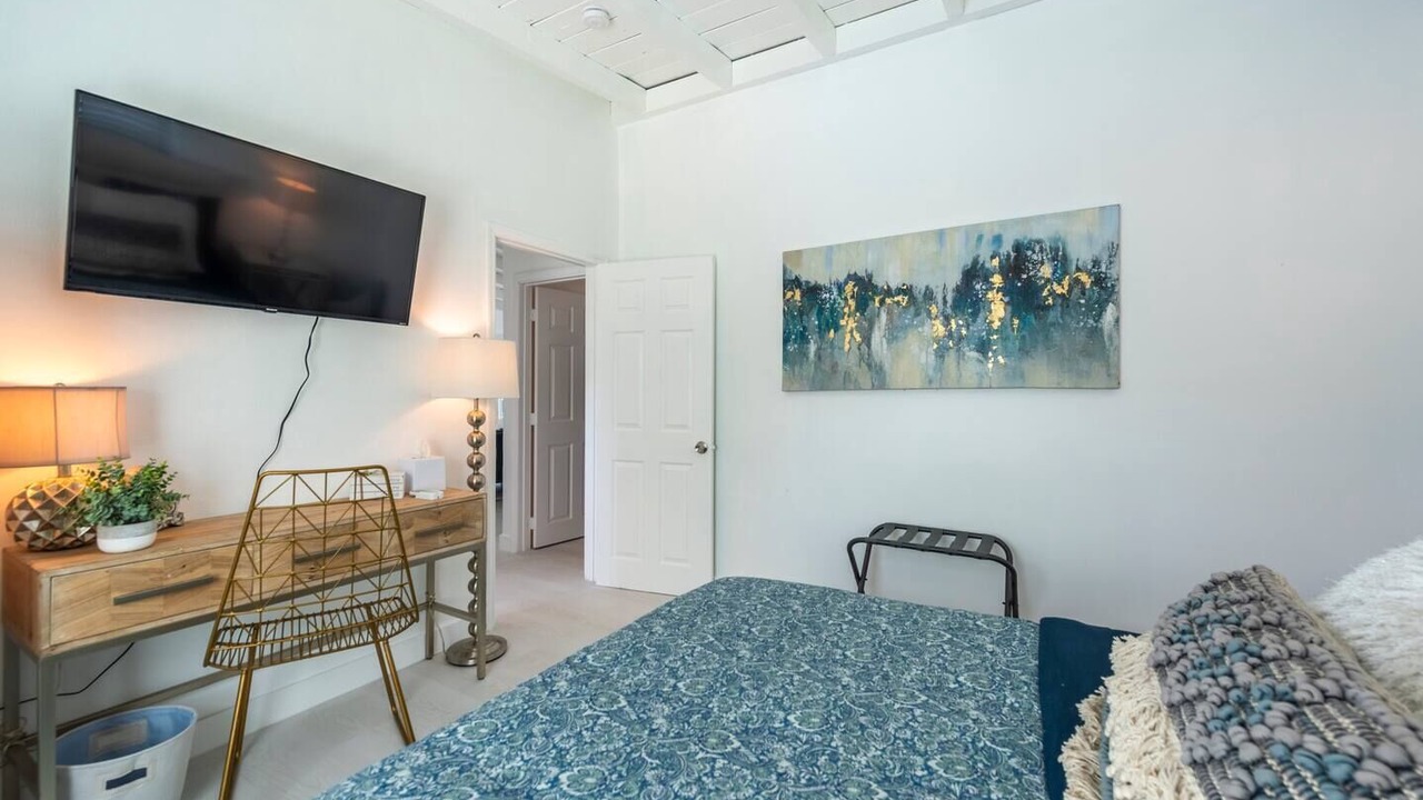 Photo of Bedroom in Middle River Terrace