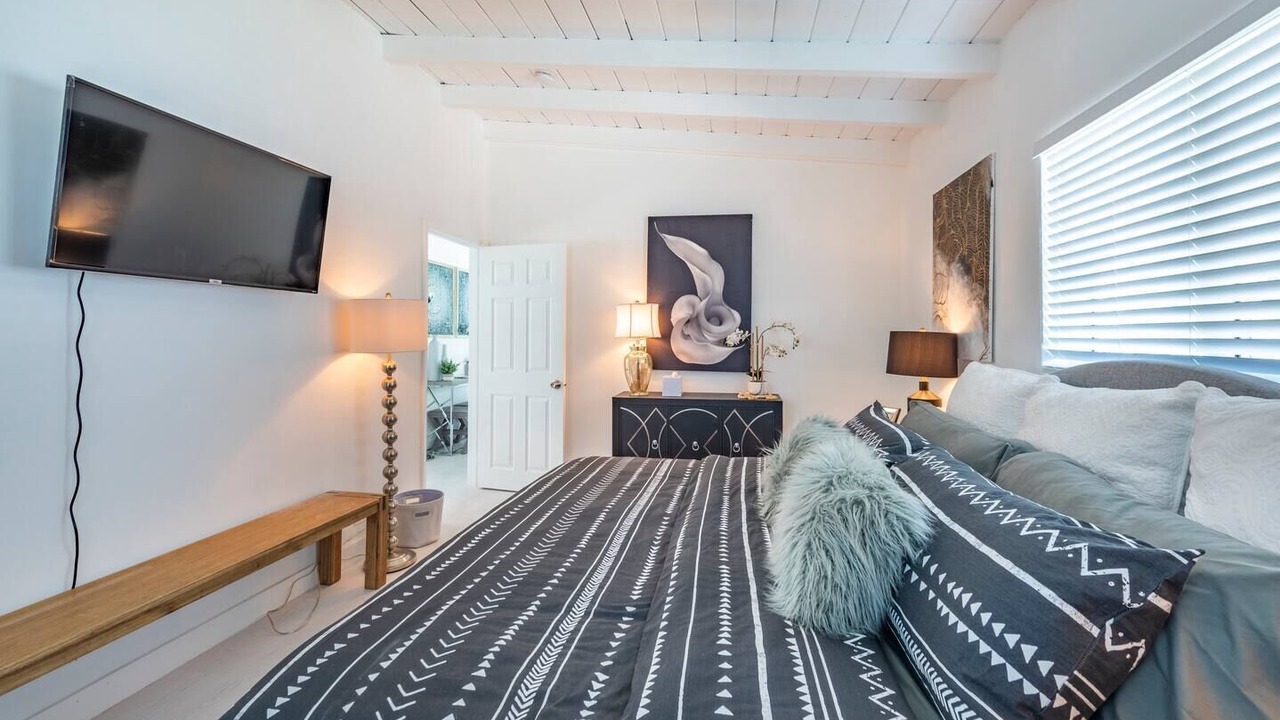 Photo of Bedroom in Middle River Terrace
