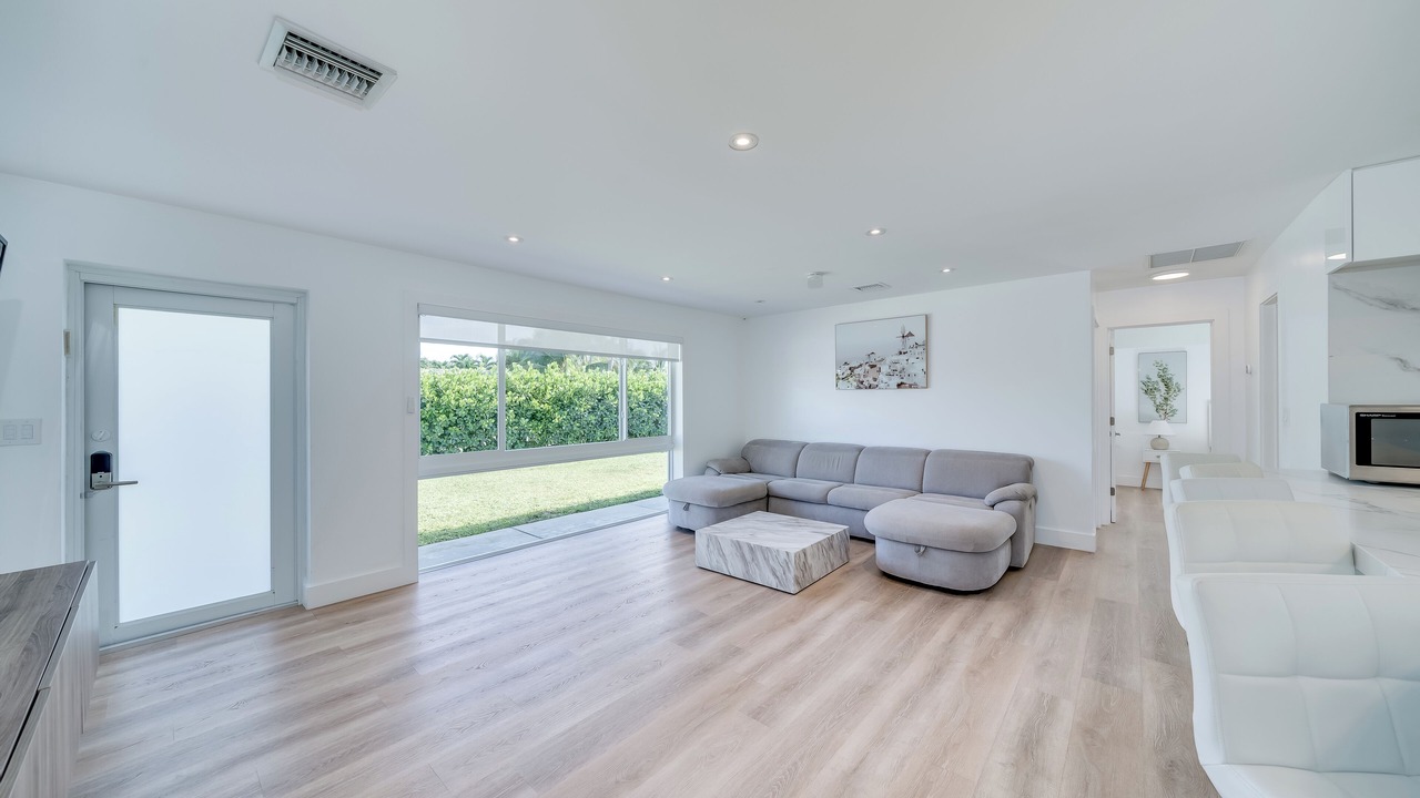 Photo of Livingroom in Deerfield Beach