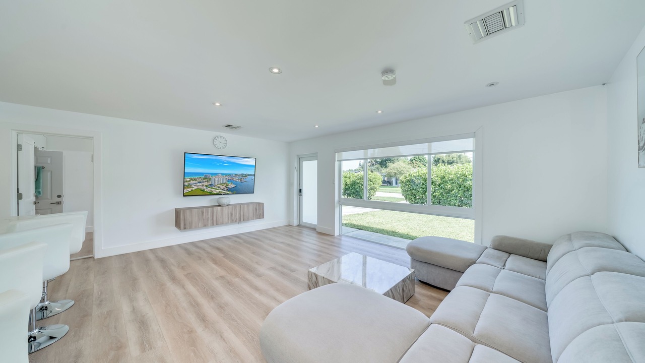 Photo of Livingroom in Deerfield Beach