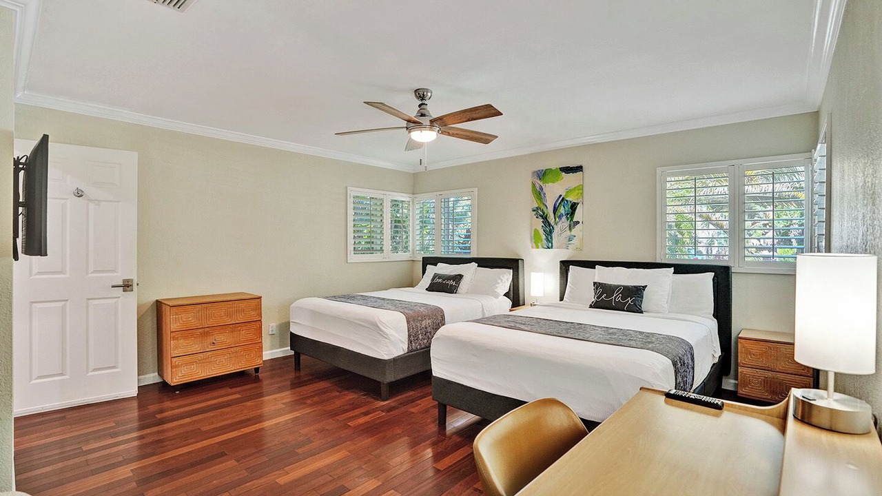Photo of Bedroom in Hollywood Lakes