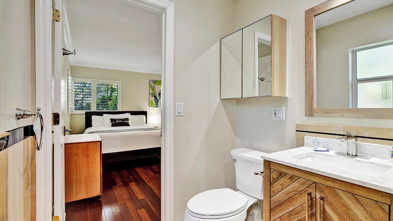 Photo of Bathroom in Hollywood Lakes