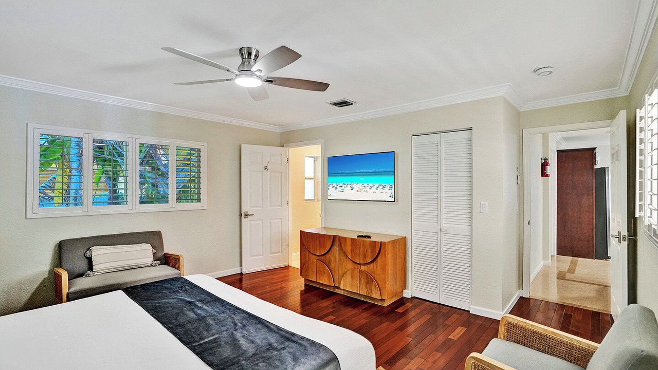 Photo of Bedroom in Hollywood Lakes