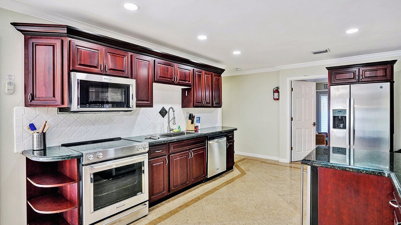 Photo of Kitchen in Hollywood Lakes