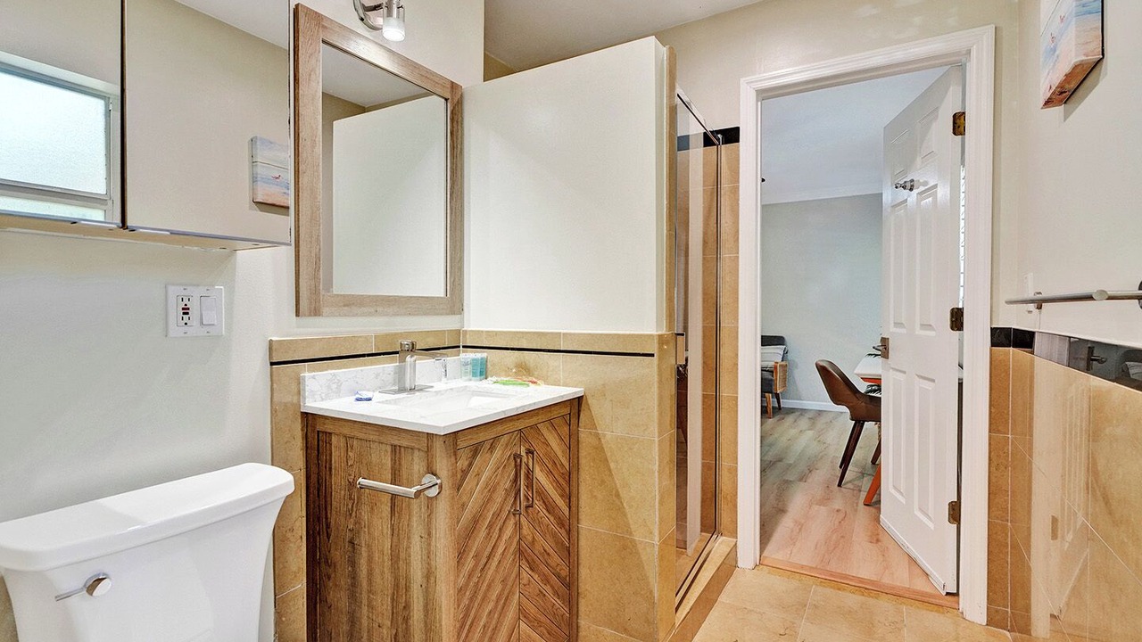 Photo of Bathroom in Hollywood Lakes