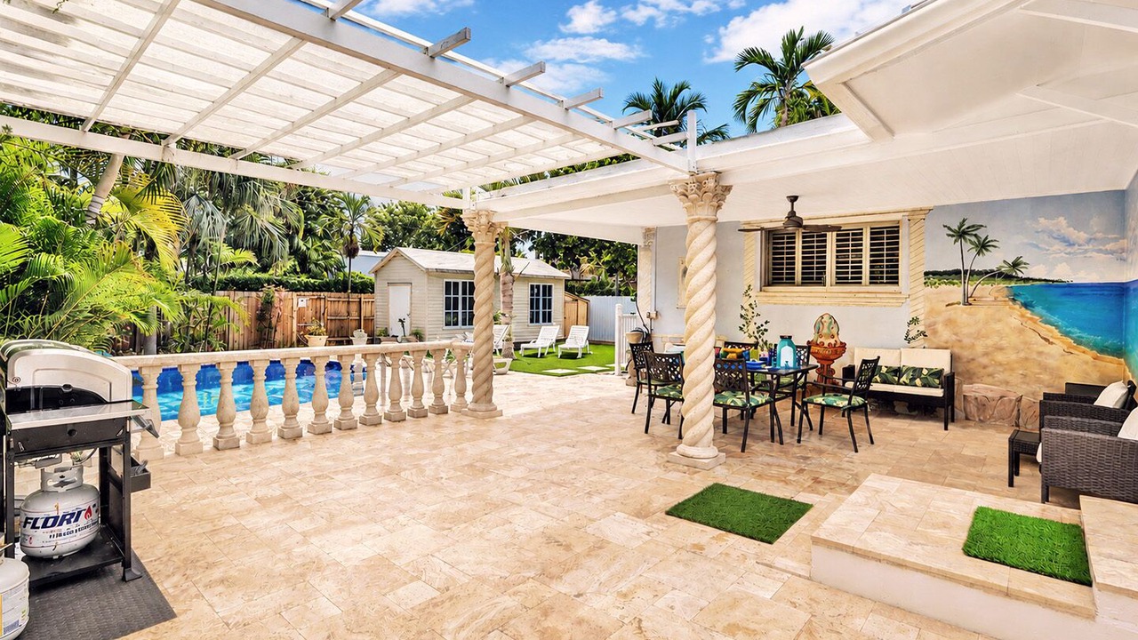 Photo of Outdoor in Hollywood Lakes