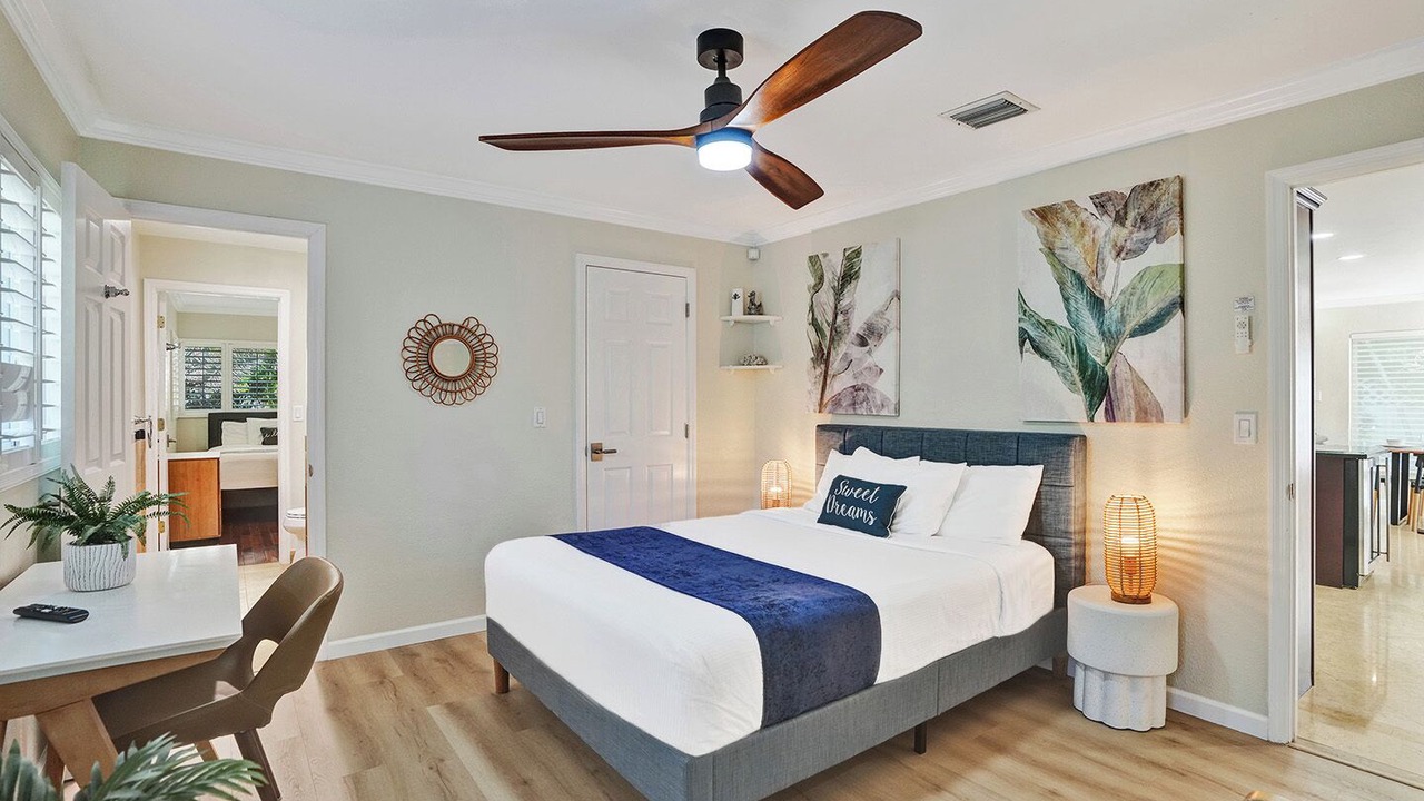 Photo of Bedroom in Hollywood Lakes